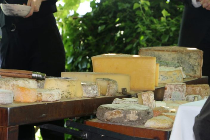 B-gastronomie-savoyarde-fromage-annecy-1030×687[1] – Annecy Home